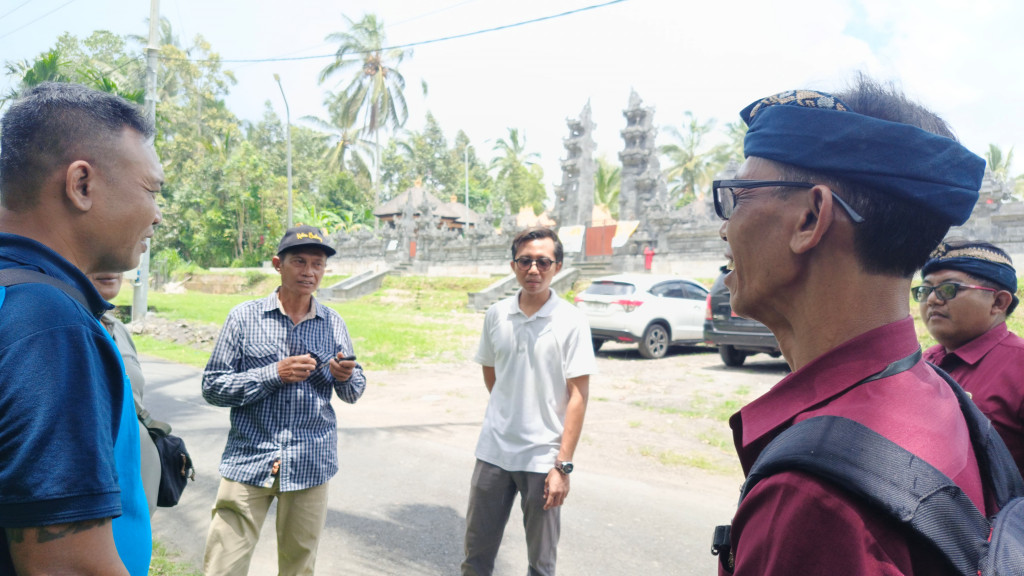Survei Potensi Wisata Religi dan Sejarah di Pura Khayangan Jagat Pucak Meru